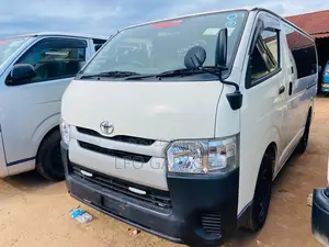 Toyota HiAce 2017 White