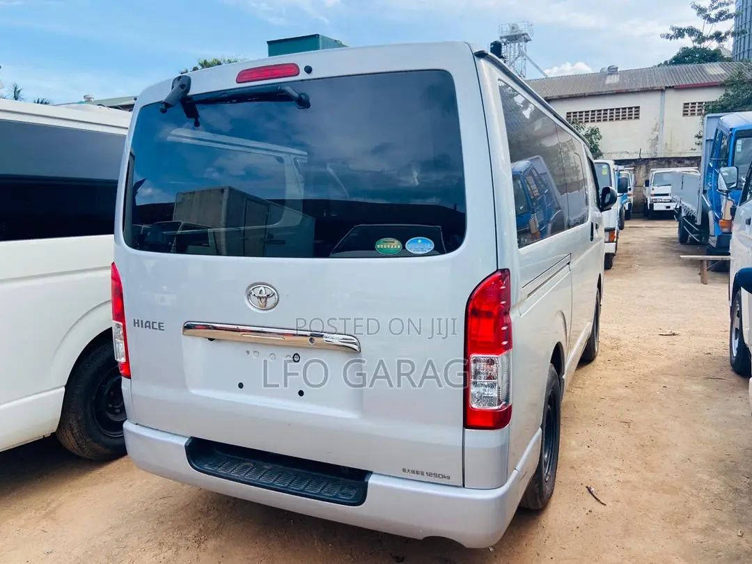 Toyota HiAce 2017 Silver