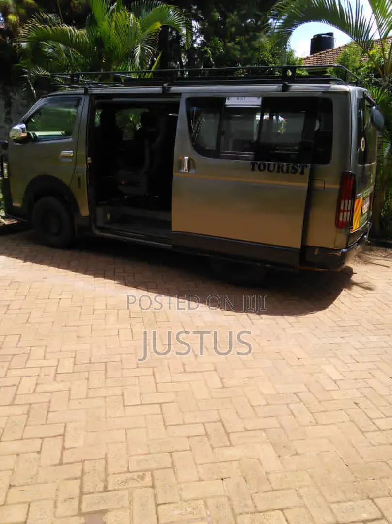 Toyota HiAce 2013 Green