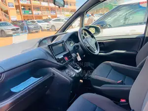 Toyota Noah 2.0 AWD (6 Seater) 2014 Silver