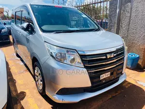 Toyota Noah 2.0 AWD (6 Seater) 2014 Silver