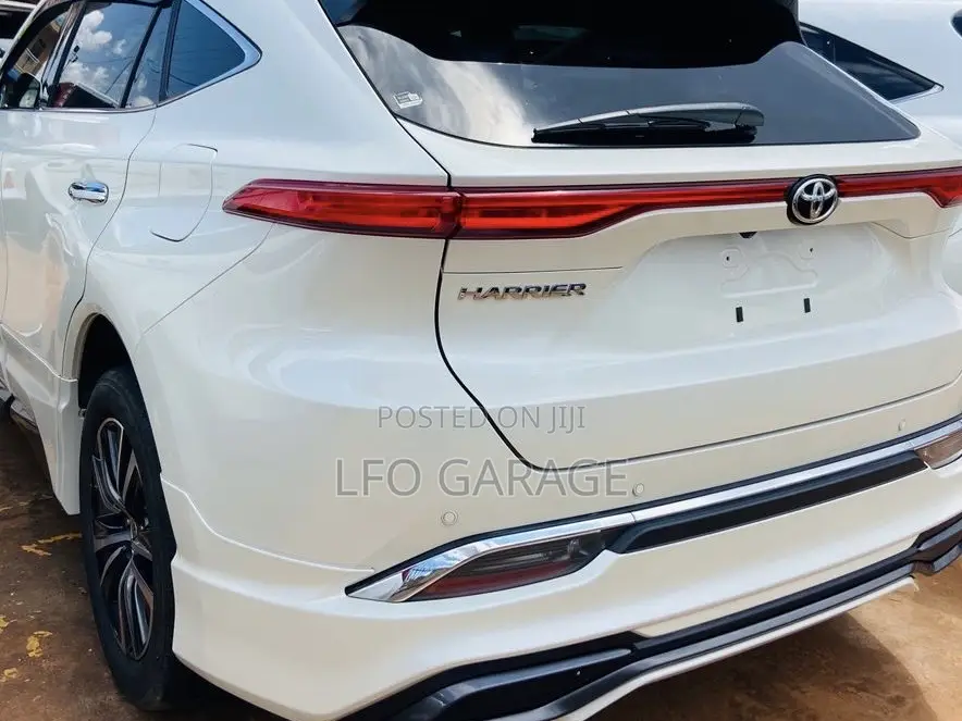 Toyota Harrier 2.0 4WD 2021 White