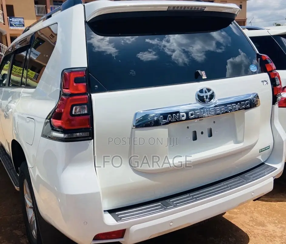Toyota Land Cruiser Prado 2018 White