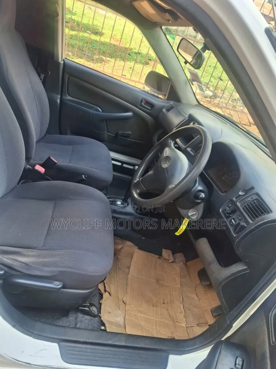 Toyota Voxy 2006 White