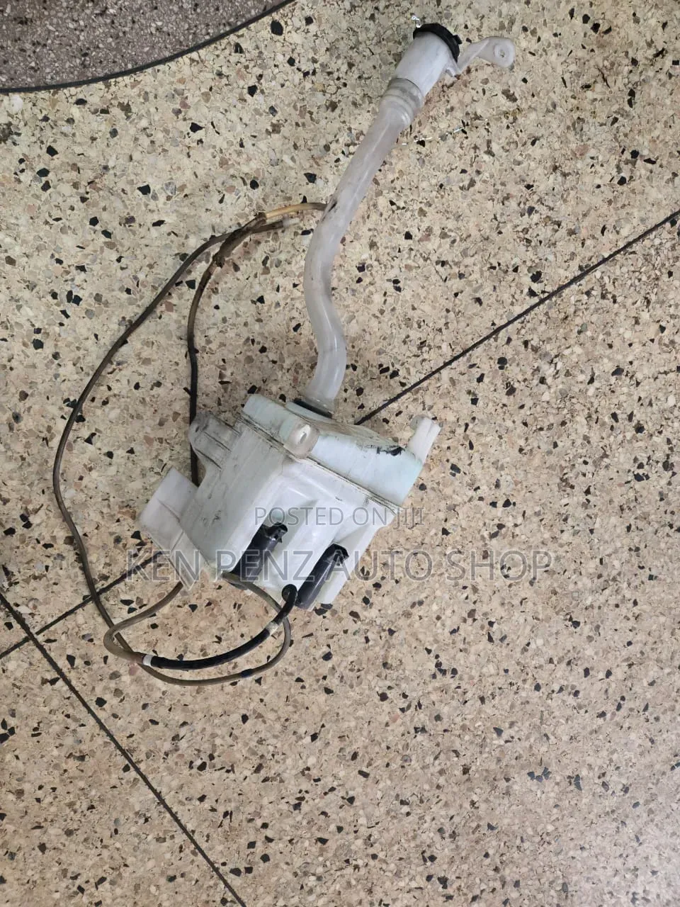 Toyota Noah 2010 - 2012 Windshield Washer Reservoir Tank