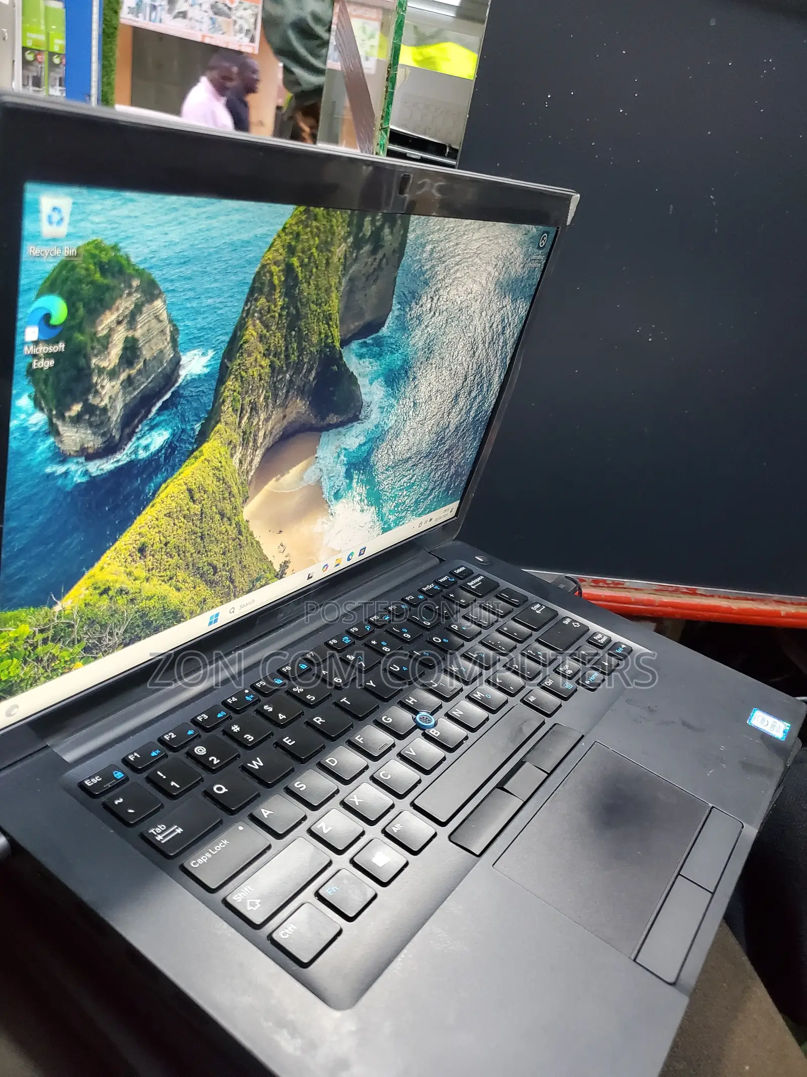 Laptop Dell Latitude 7490 8GB Intel Core i5 SSHD (Hybrid) 256GB