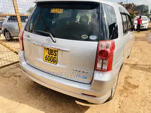 Toyota Raum 1.5 FWD 2010