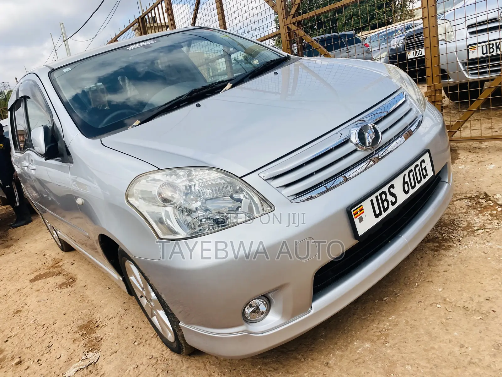 Toyota Raum 1.5 FWD 2010