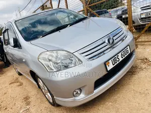 Toyota Raum 1.5 FWD 2010