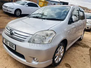Toyota Raum 1.5 FWD 2010