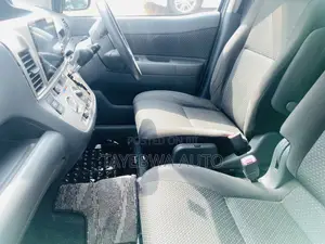 Toyota Raum 1.5 FWD 2010
