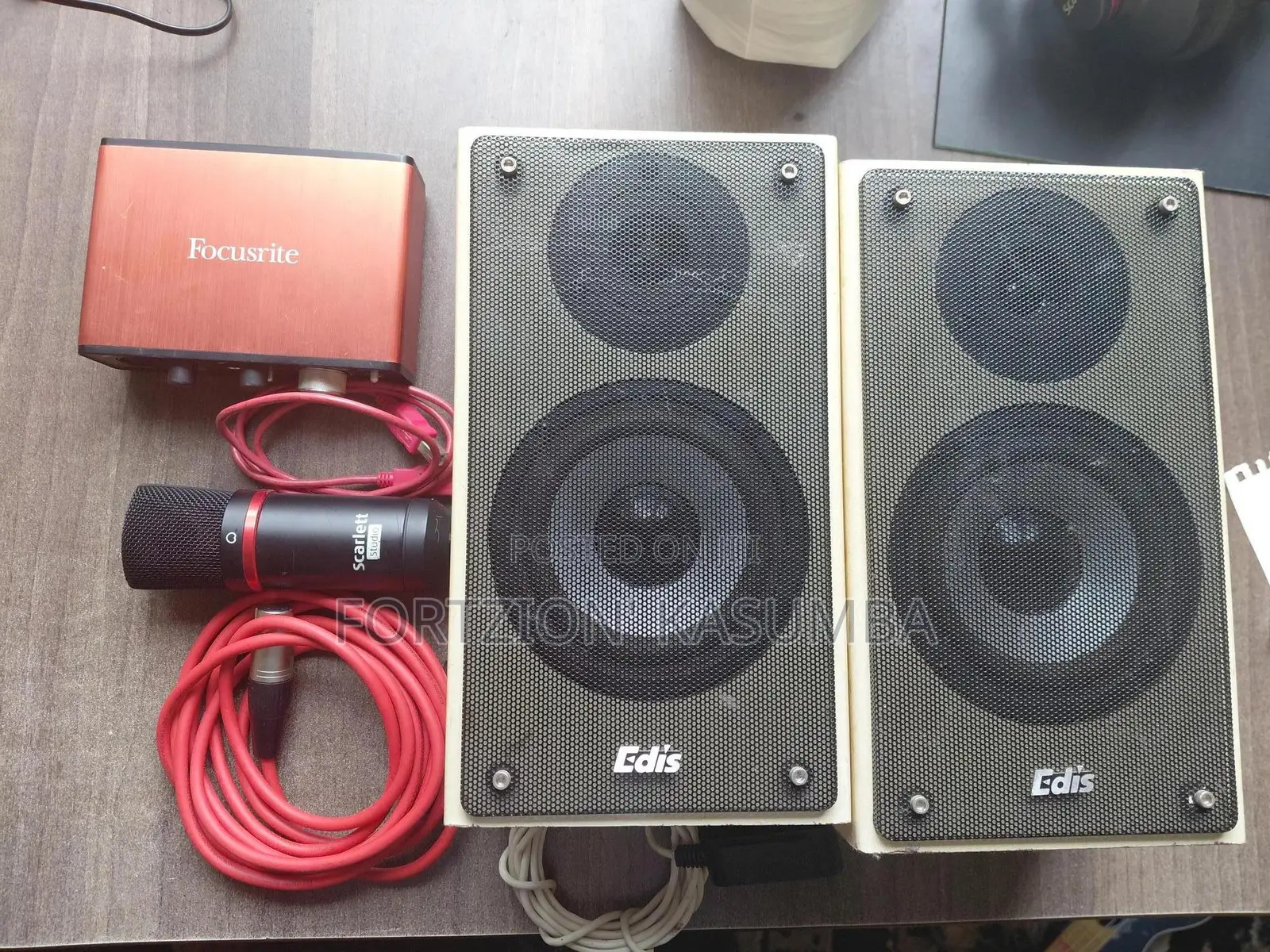 Studio Equipment Bundle (Scarlett Solo + Speakers)