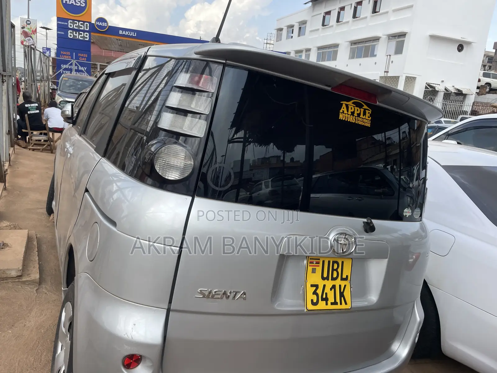 Toyota Sienta 2009 Silver