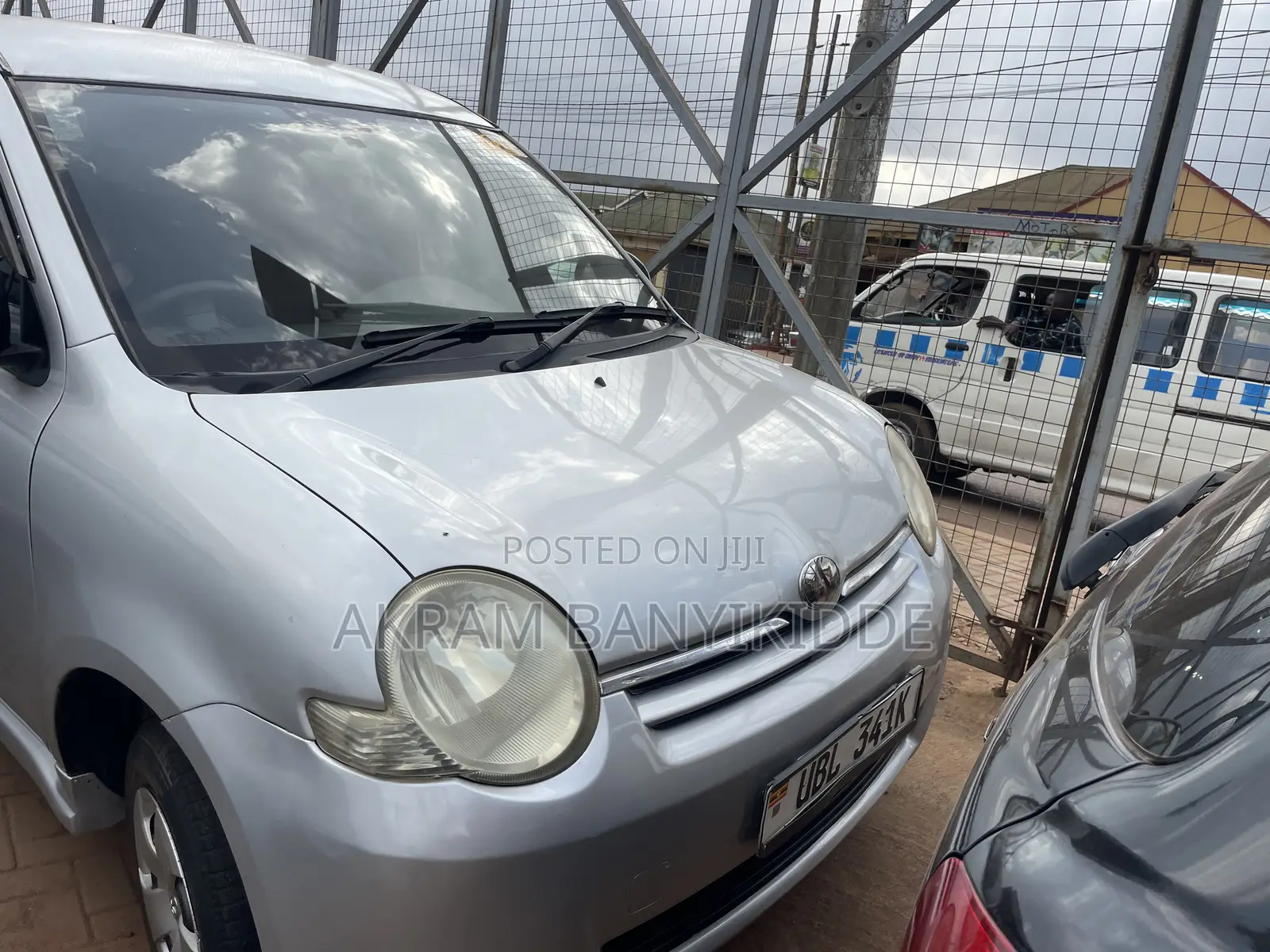 Toyota Sienta 2009 Silver