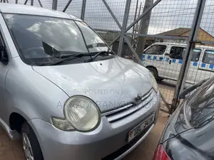 Toyota Sienta 2009 Silver