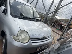 Toyota Sienta 2009 Silver