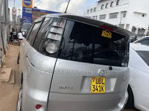 Toyota Sienta 2009 Silver