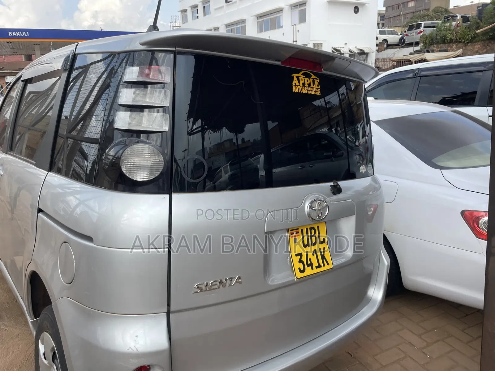 Toyota Sienta 2009 Silver