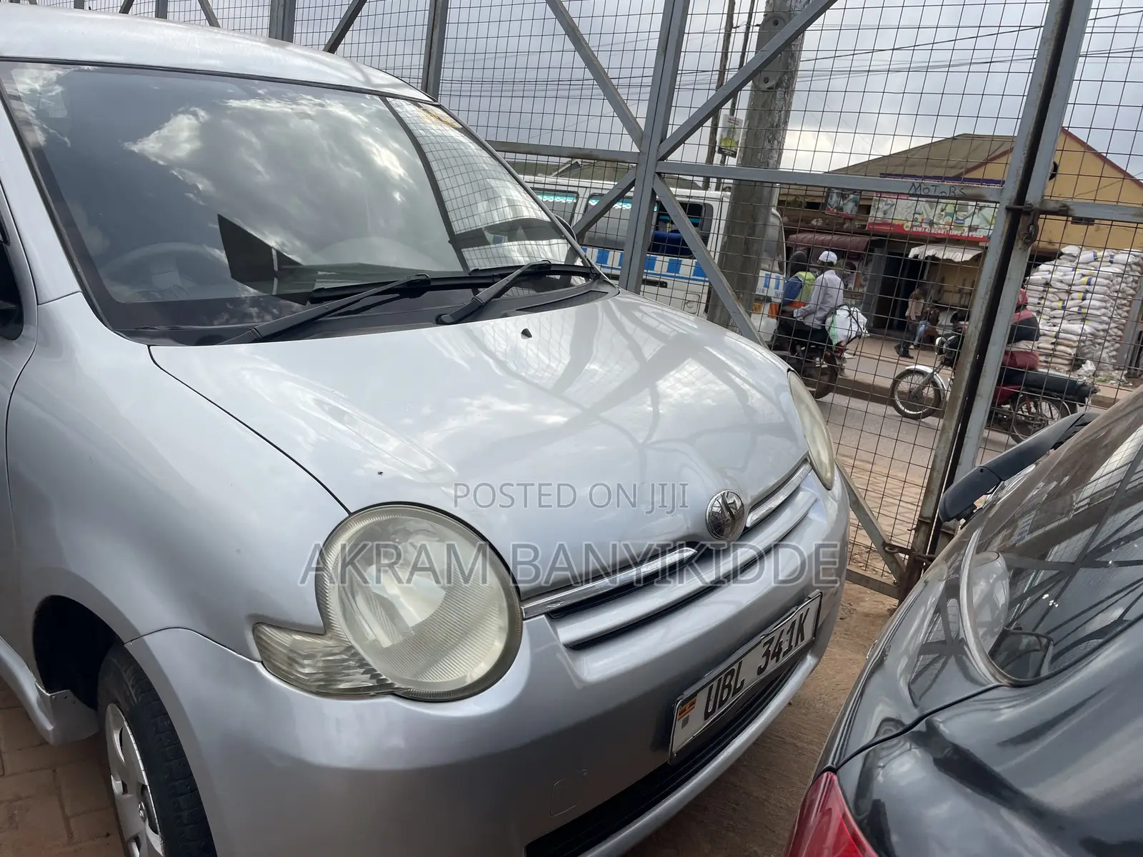 Toyota Sienta 2009 Silver