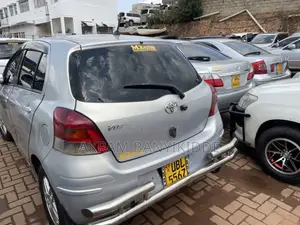 Toyota Vitz 2008 Silver