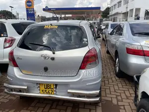 Toyota Vitz 2008 Silver