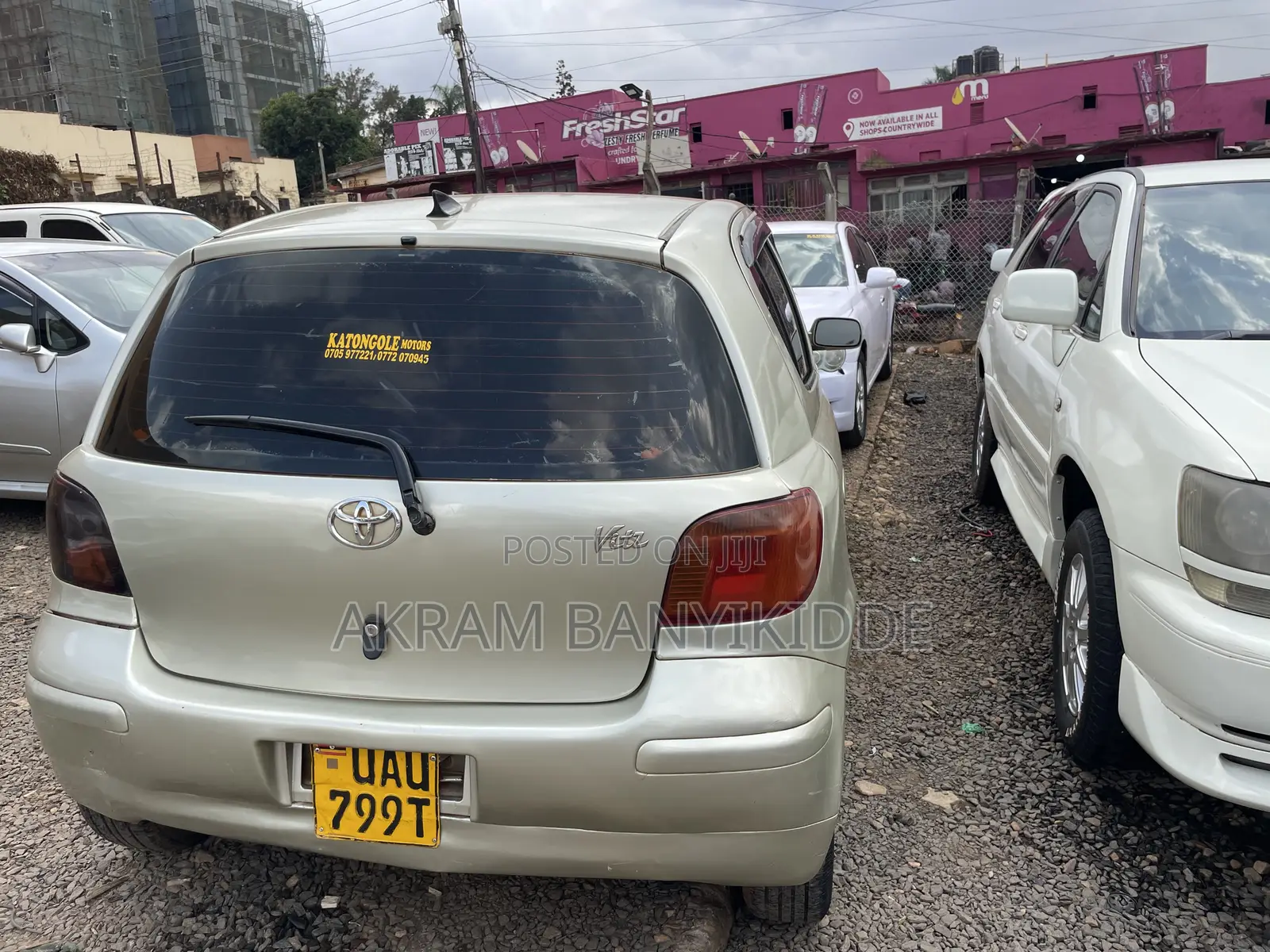 Toyota Vitz 2000 Gold