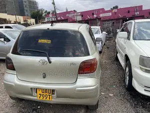 Toyota Vitz 2000 Gold