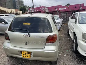 Toyota Vitz 2000 Gold