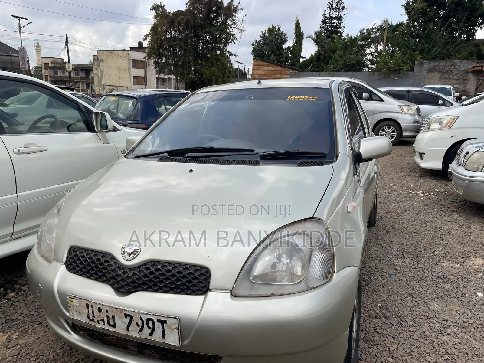 Toyota Vitz 2000 Gold