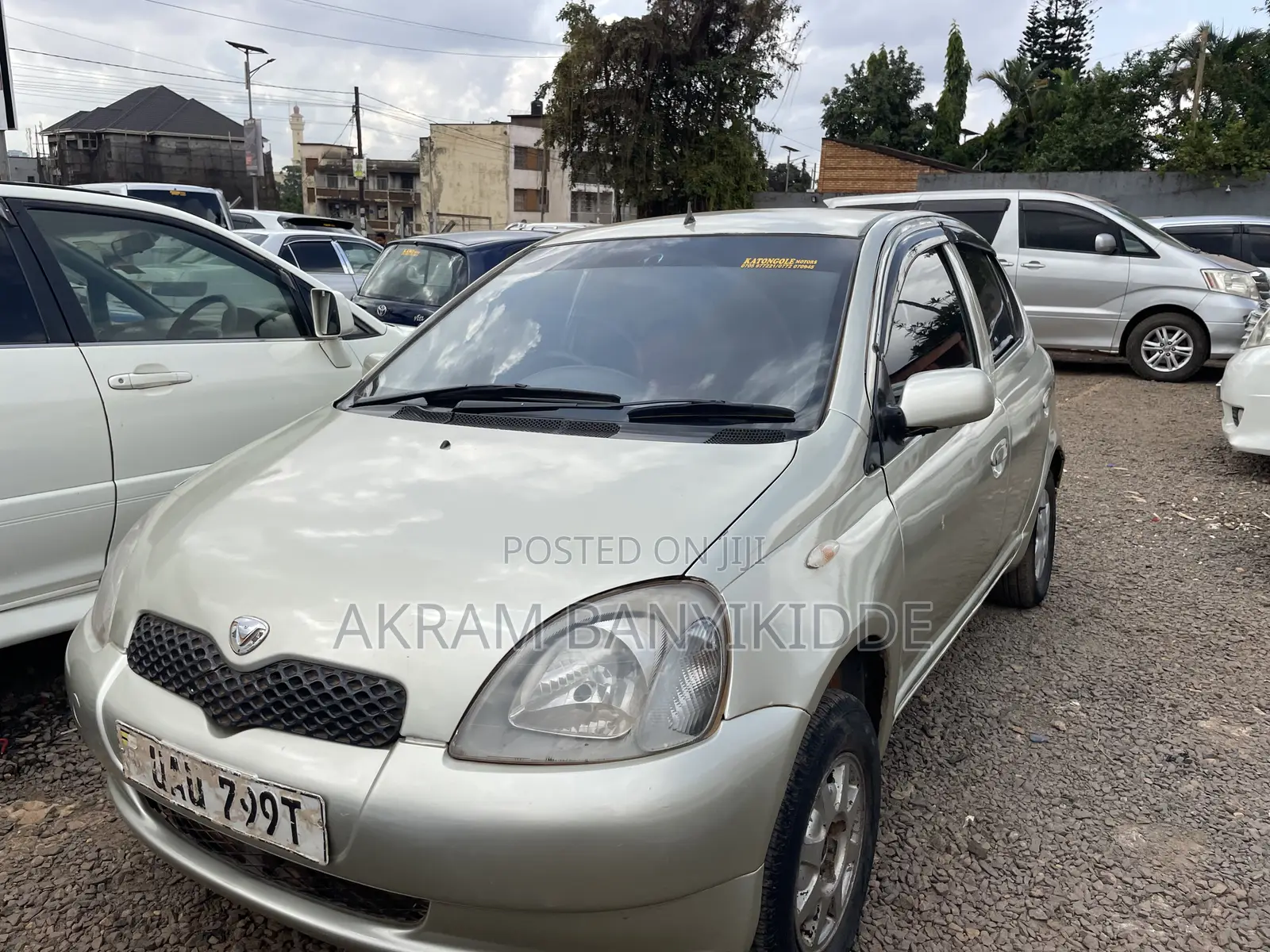 Toyota Vitz 2000 Gold