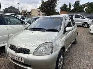 Toyota Vitz 2000 Gold