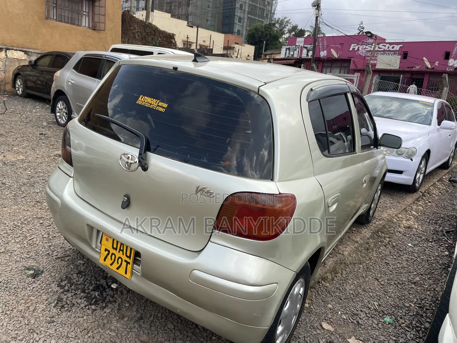 Toyota Vitz 2000 Gold