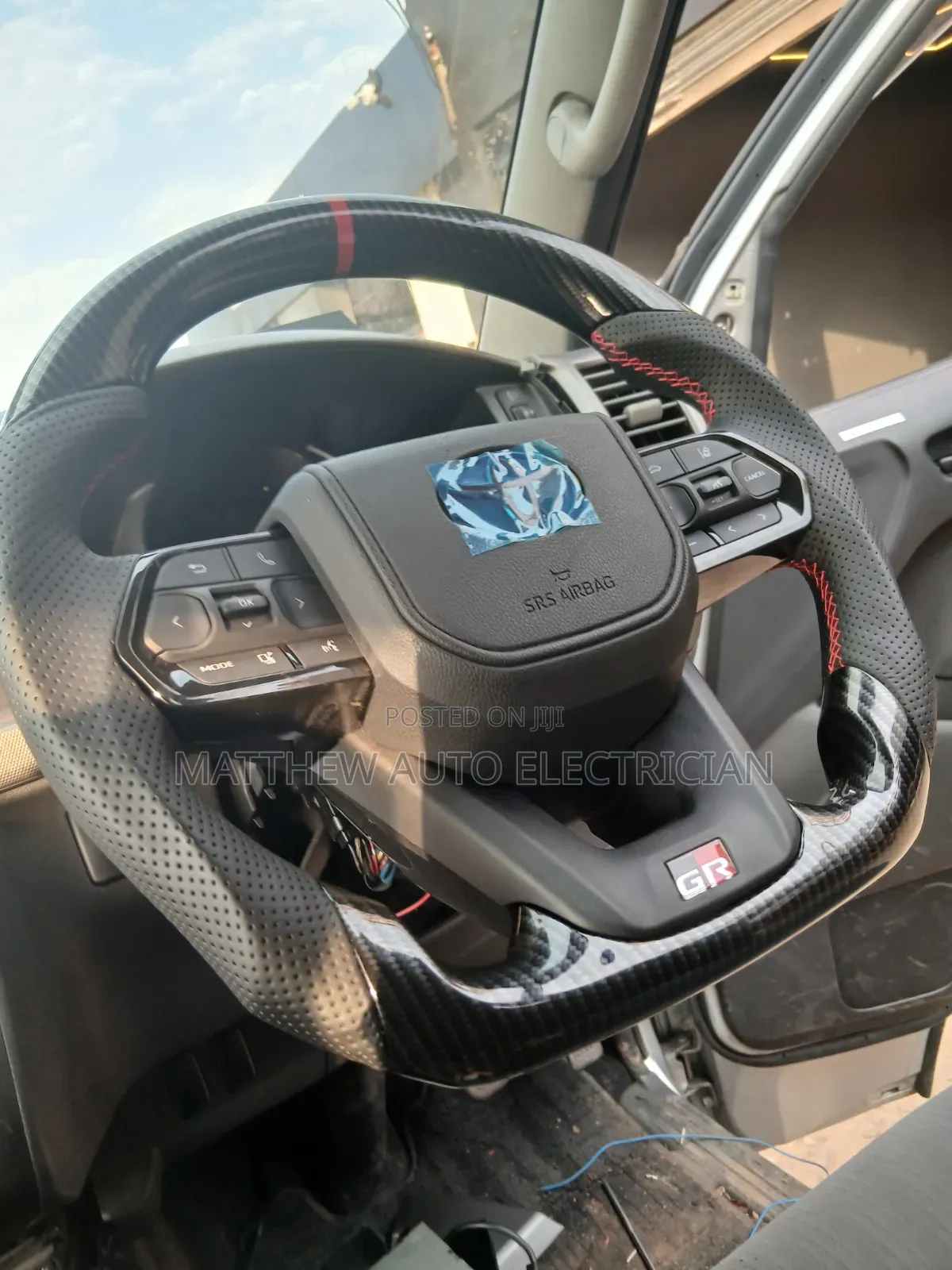 A Steering Wheel That Allows Radio Control and Other Accessories