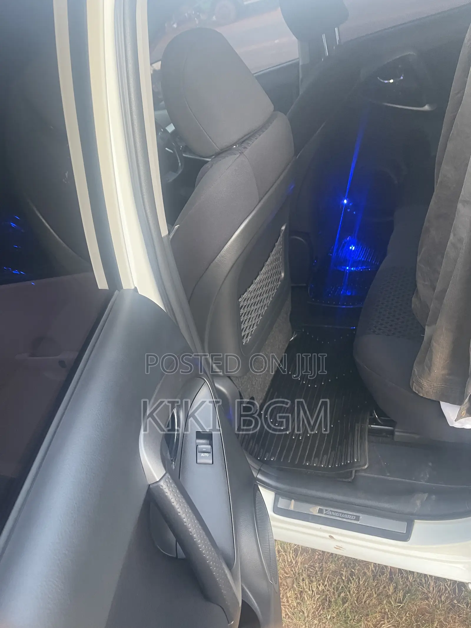 Toyota Vanguard 2011 Pearl