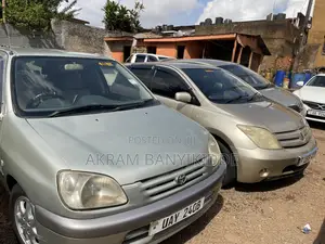 Toyota Raum 1999 Silver