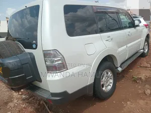 Mitsubishi Pajero 2012 White