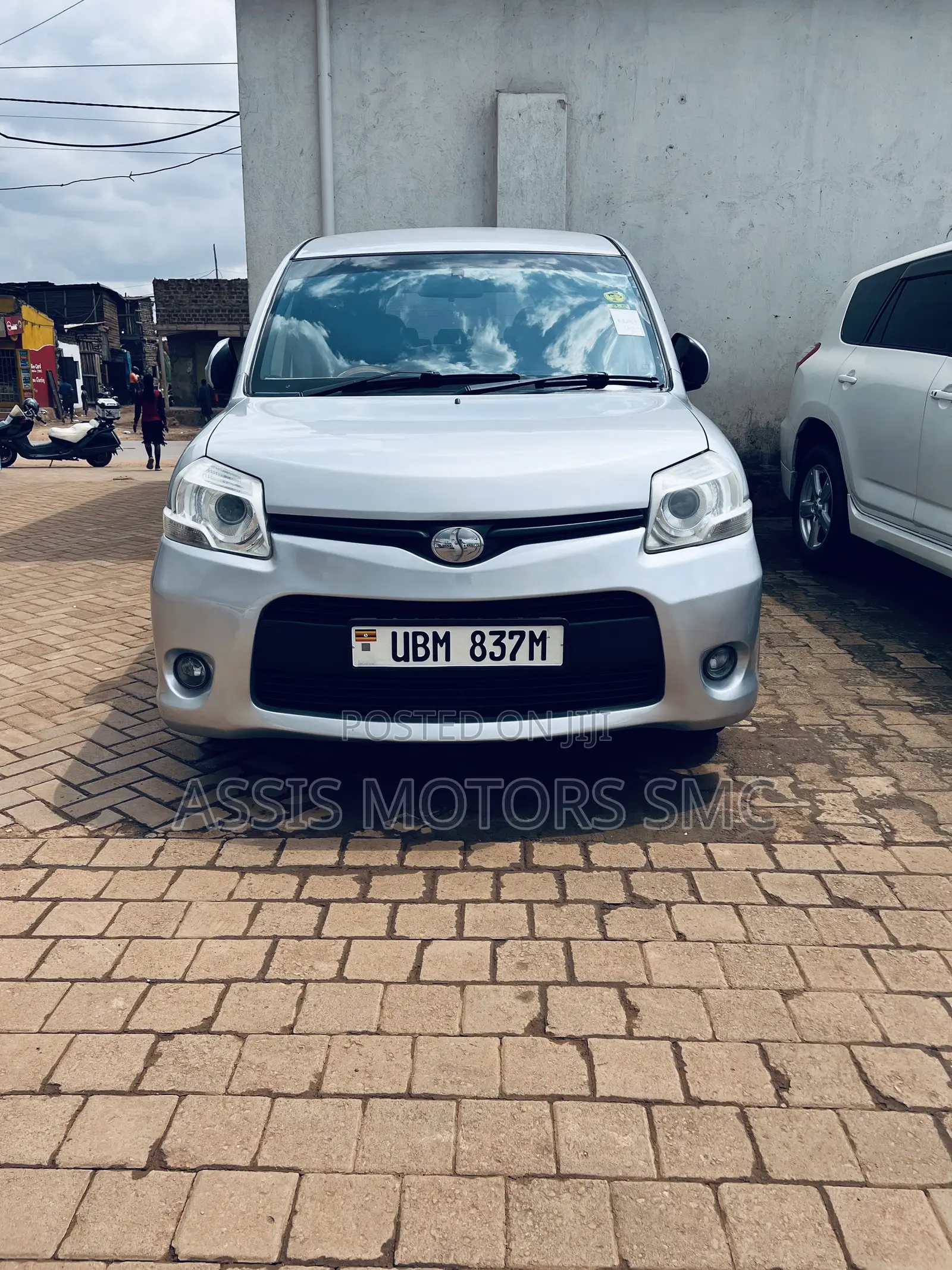 Toyota Sienta 2012 Silver