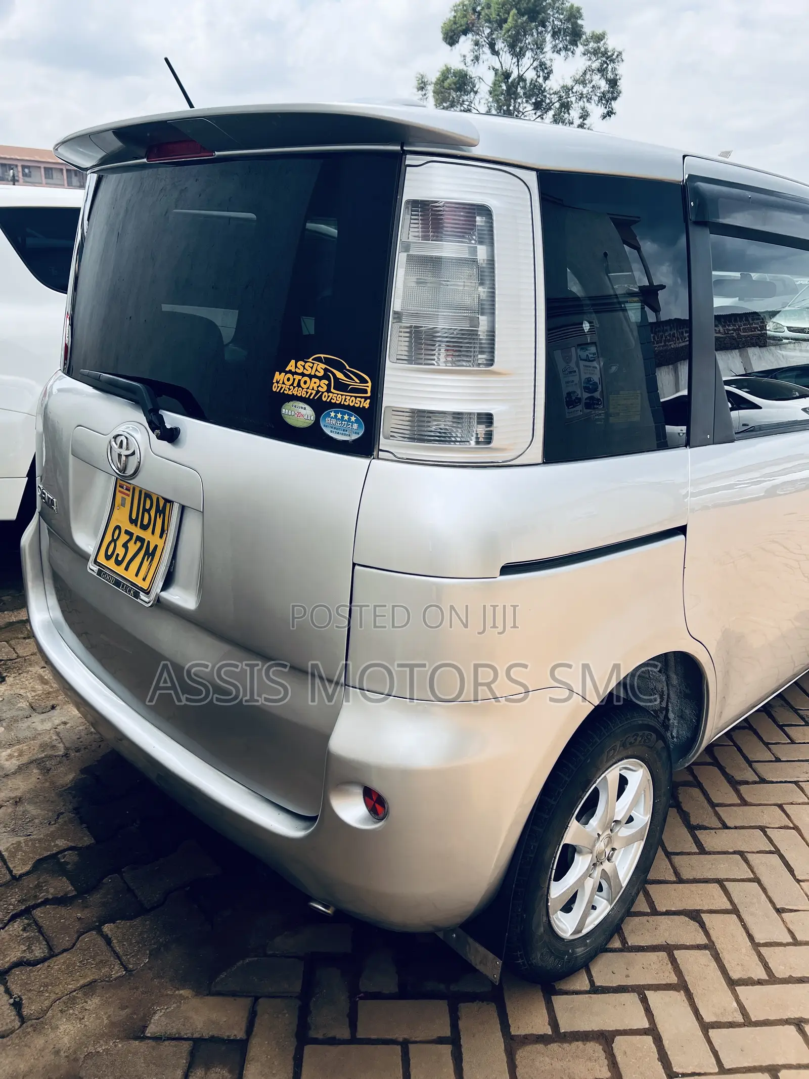 Toyota Sienta 2012 Silver