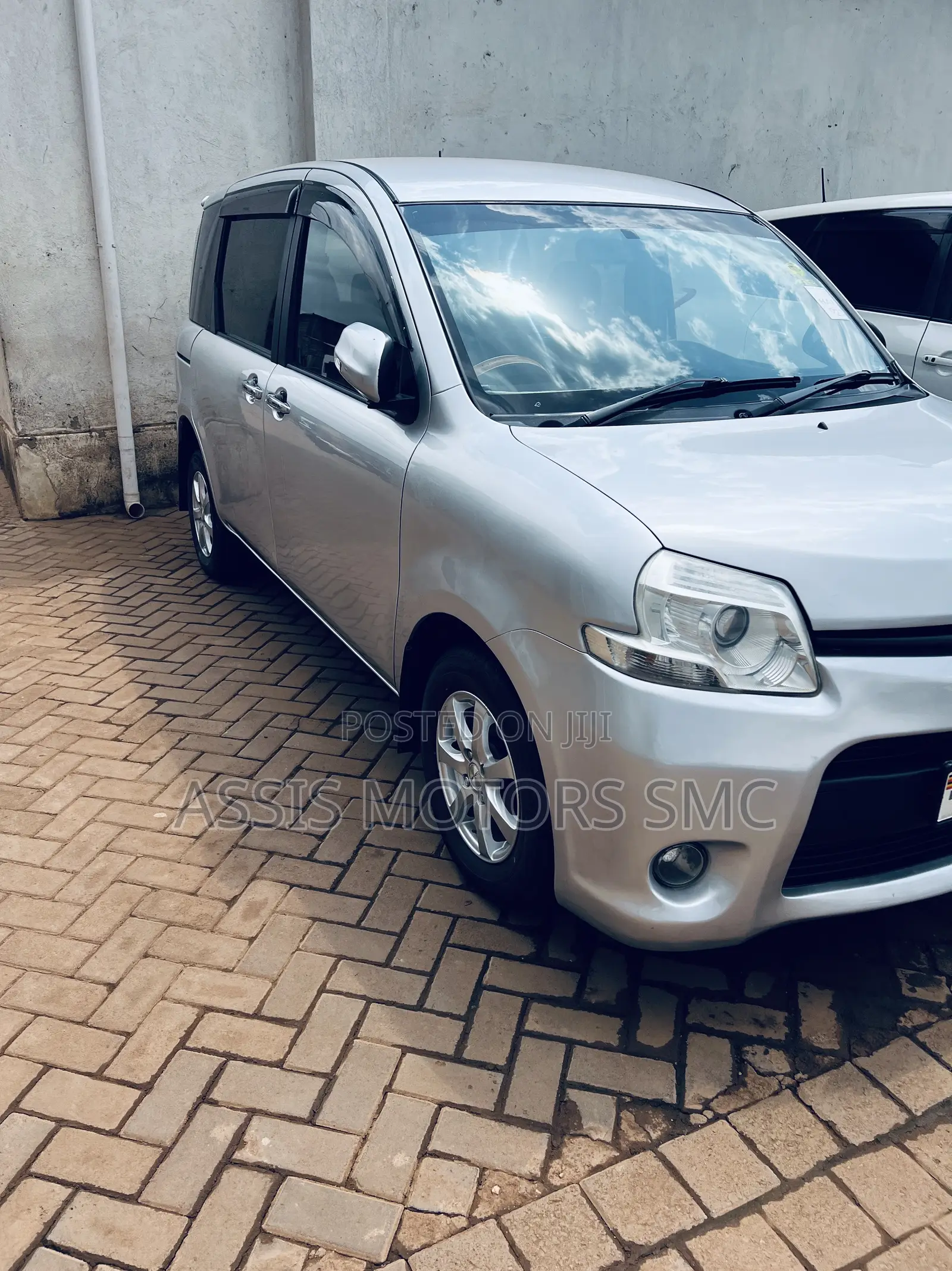 Toyota Sienta 2012 Silver