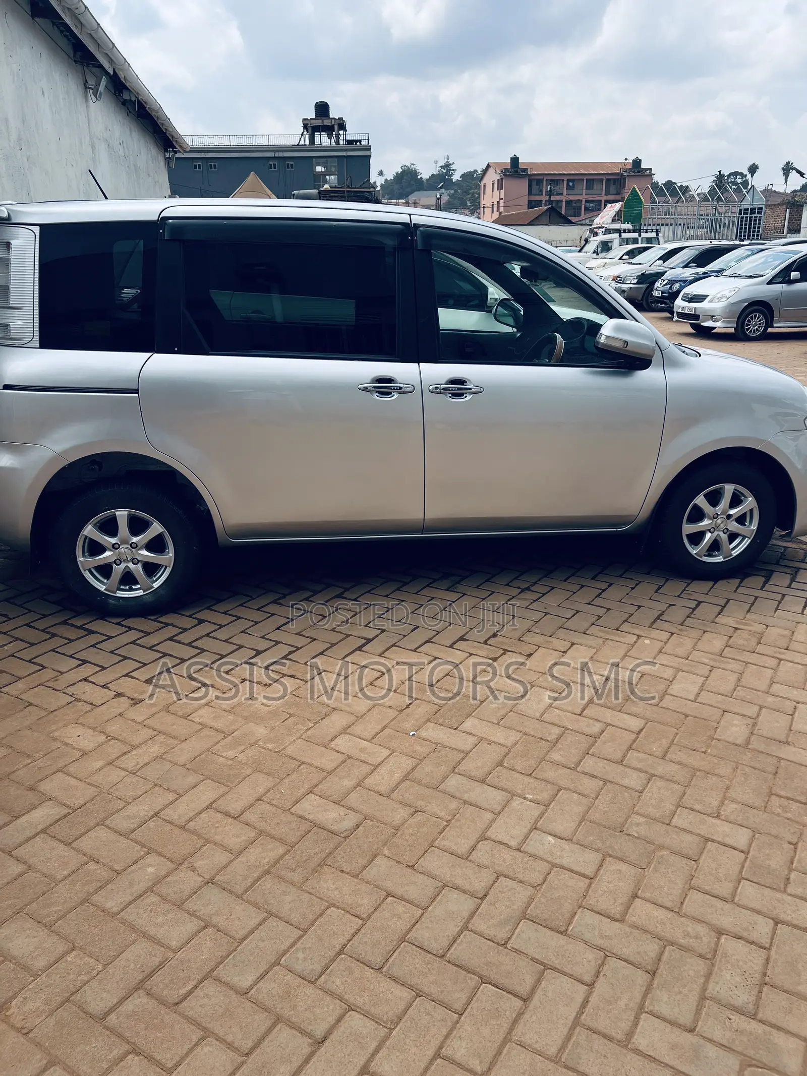 Toyota Sienta 2012 Silver