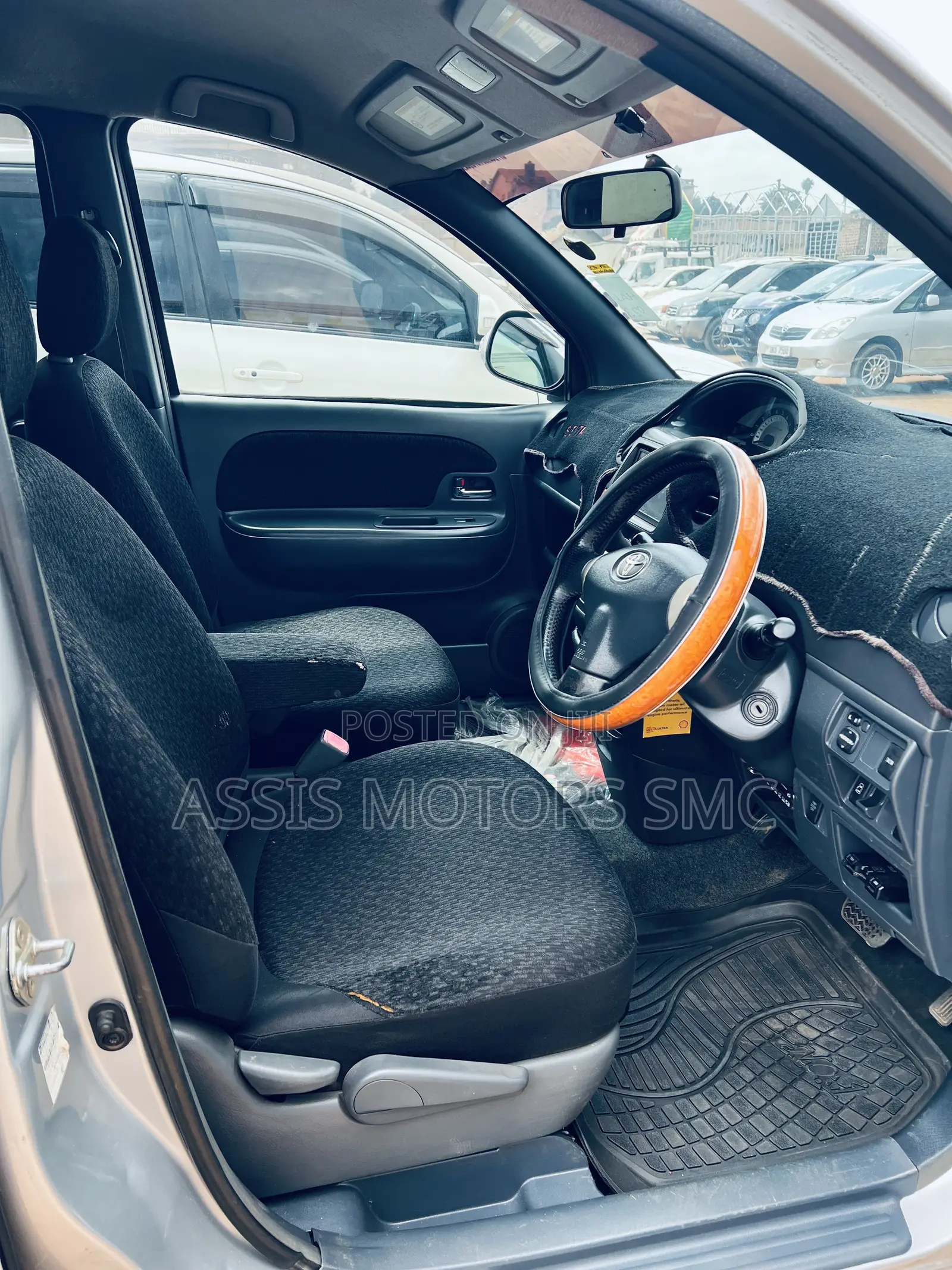 Toyota Sienta 2012 Silver