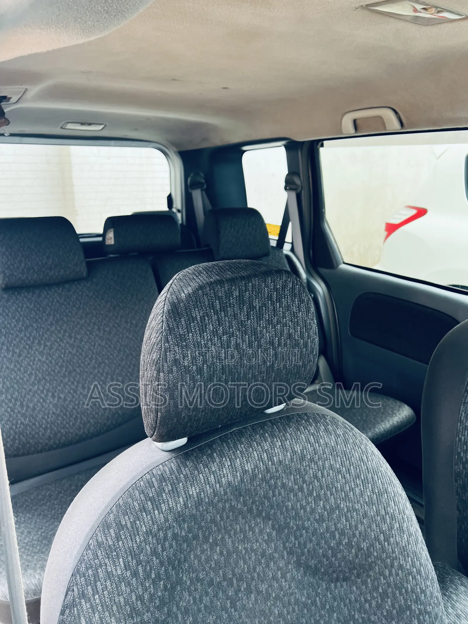Toyota Sienta 2012 Silver