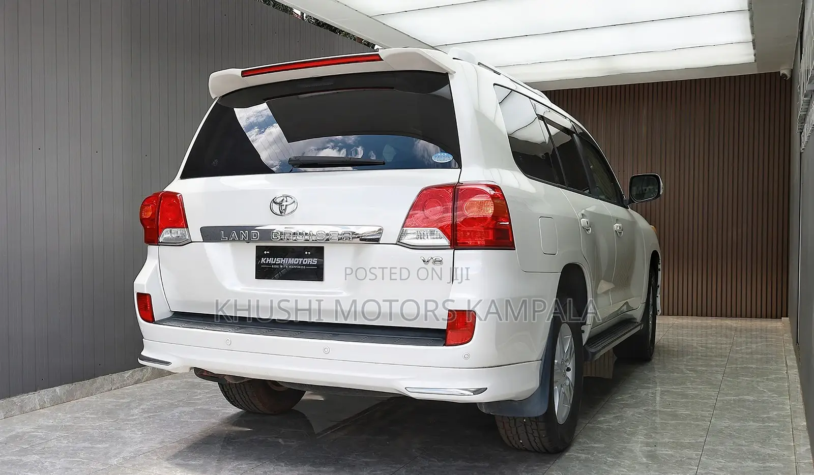Toyota Land Cruiser 4.6 V8 AX 2013 White