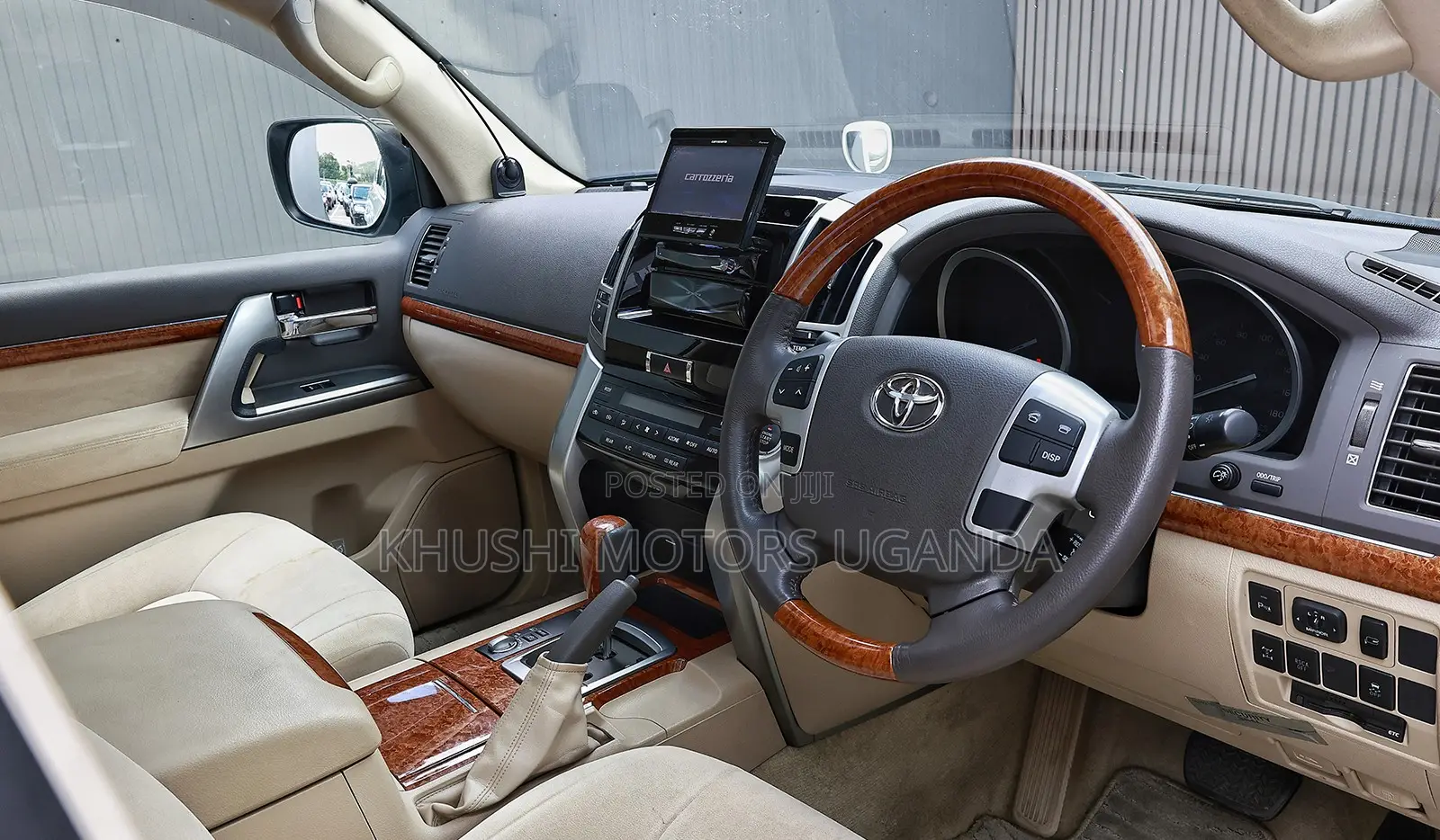 Toyota Land Cruiser 4.6 V8 AX 2013 White