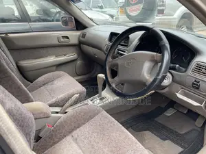 Toyota Corolla 2000 Gray