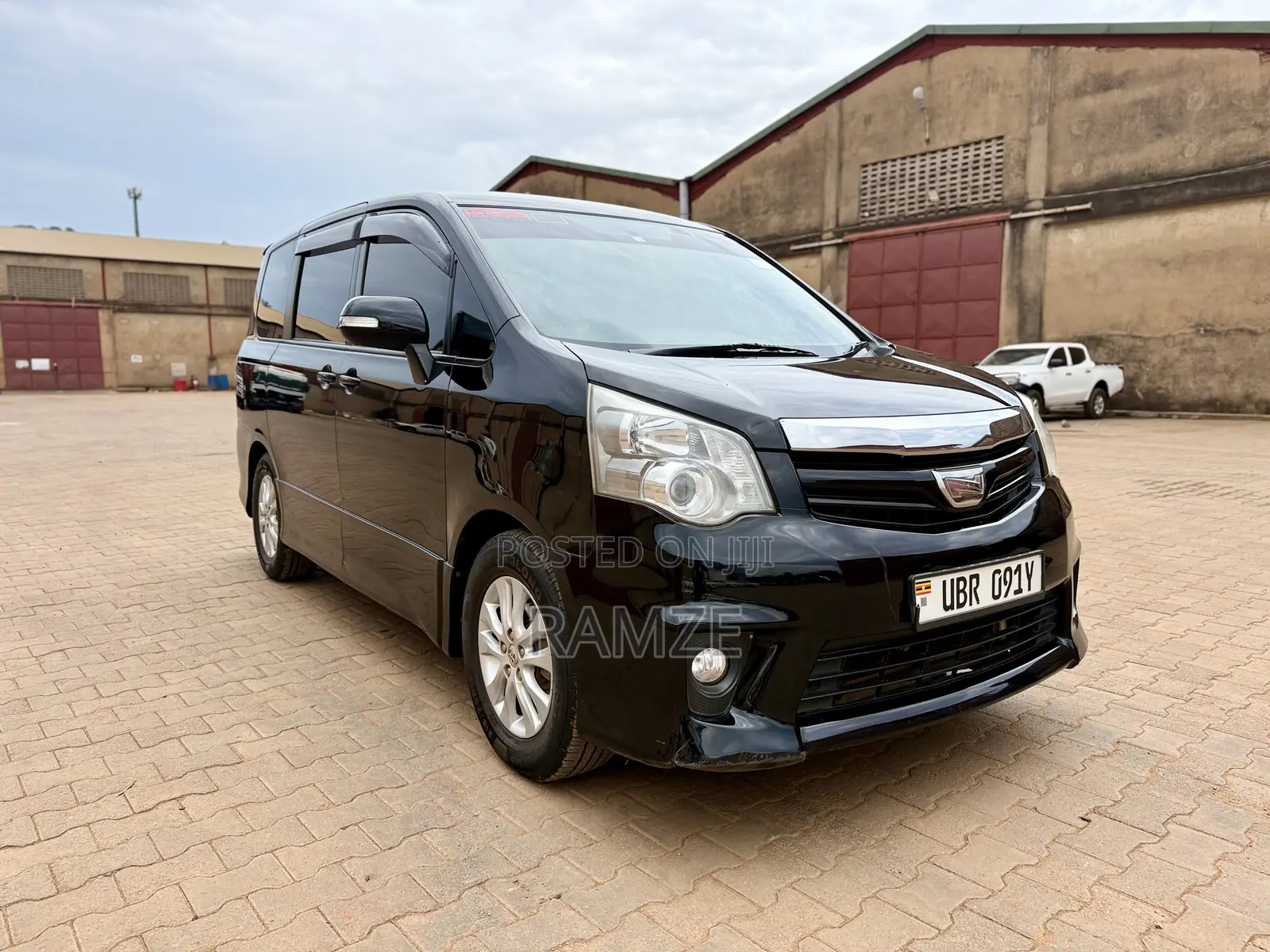 Toyota Noah 2012 Black