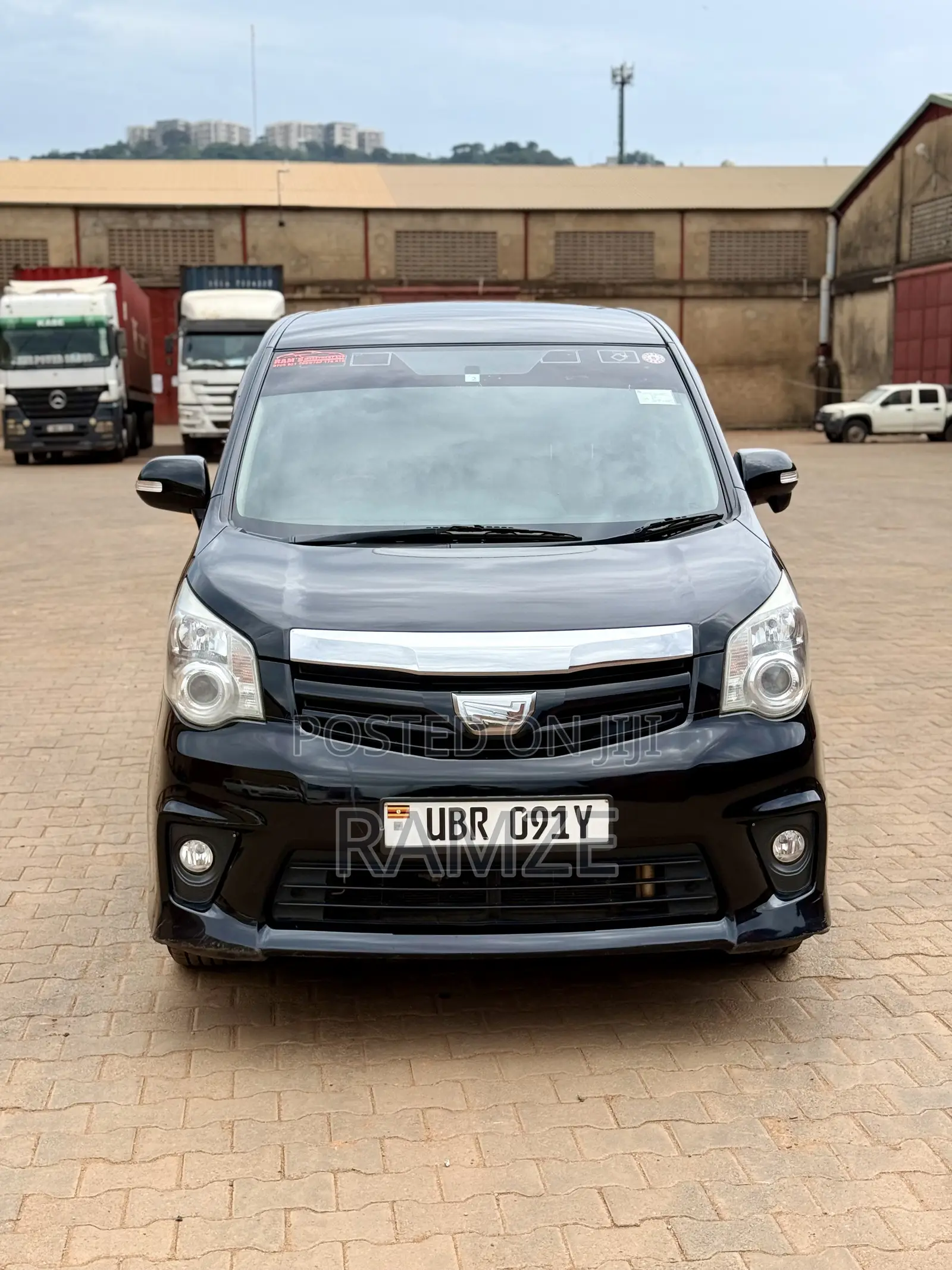 Toyota Noah 2012 Black