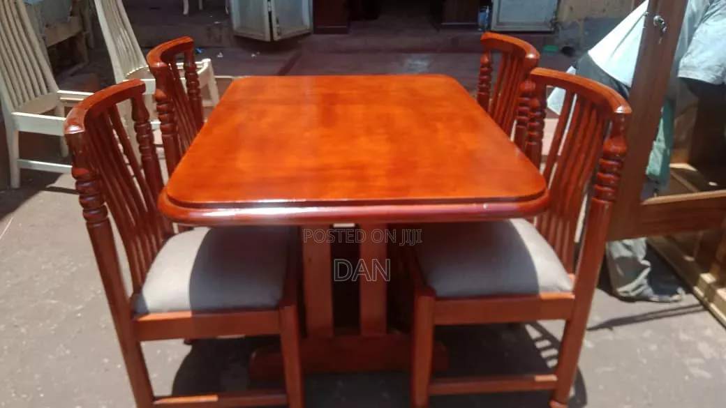 4 Sitter Dinning Table