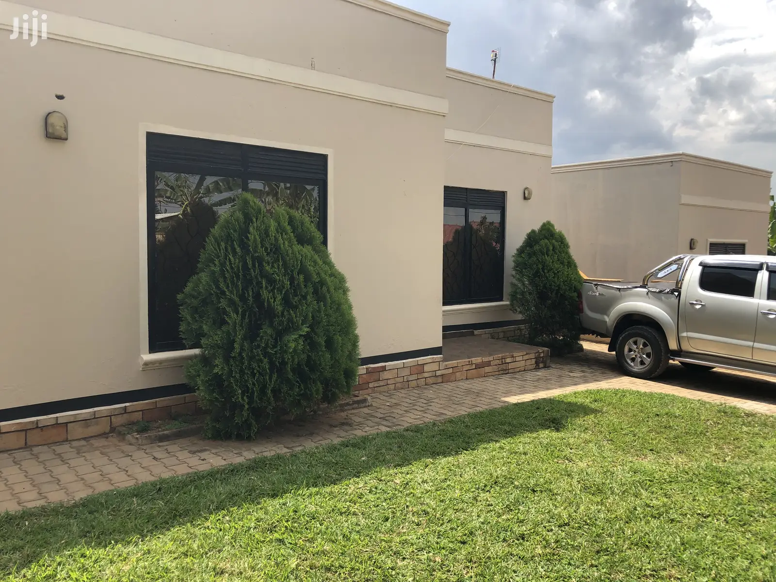 Kira Luxury Villa On Sell