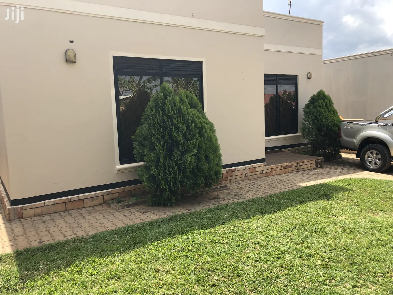 Kira Luxury Villa On Sell